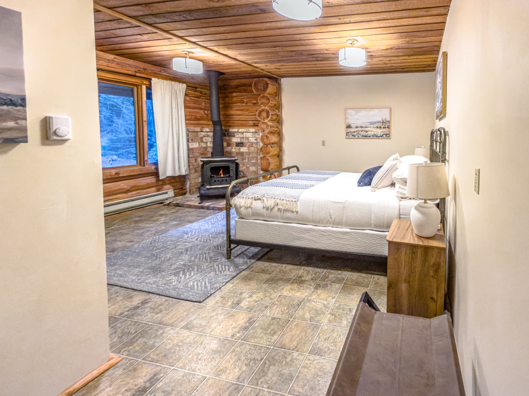 The Den — queen bed, Franklin stove, outdoor access